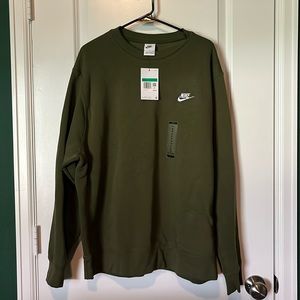 Brand new, Nike Men's Club Graphic Fleece Crew